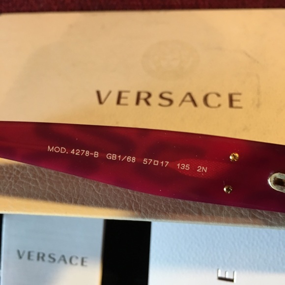😎 Versace 💯 authentic Women sunglases - Picture 5 of 8